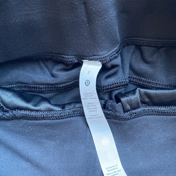 Lululemon cropped joggers - Picture 2 of 2